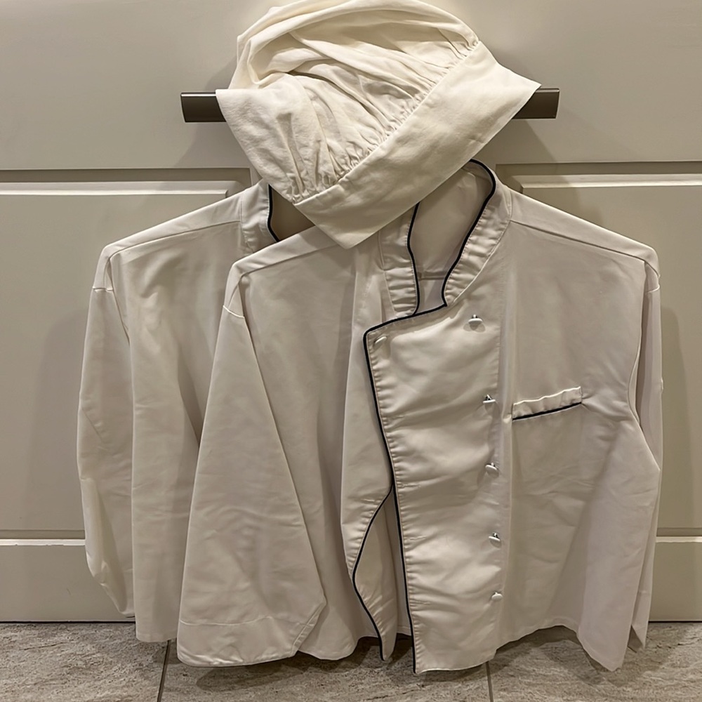 Halloween costumes x2! 🎃 chefs coats and hat